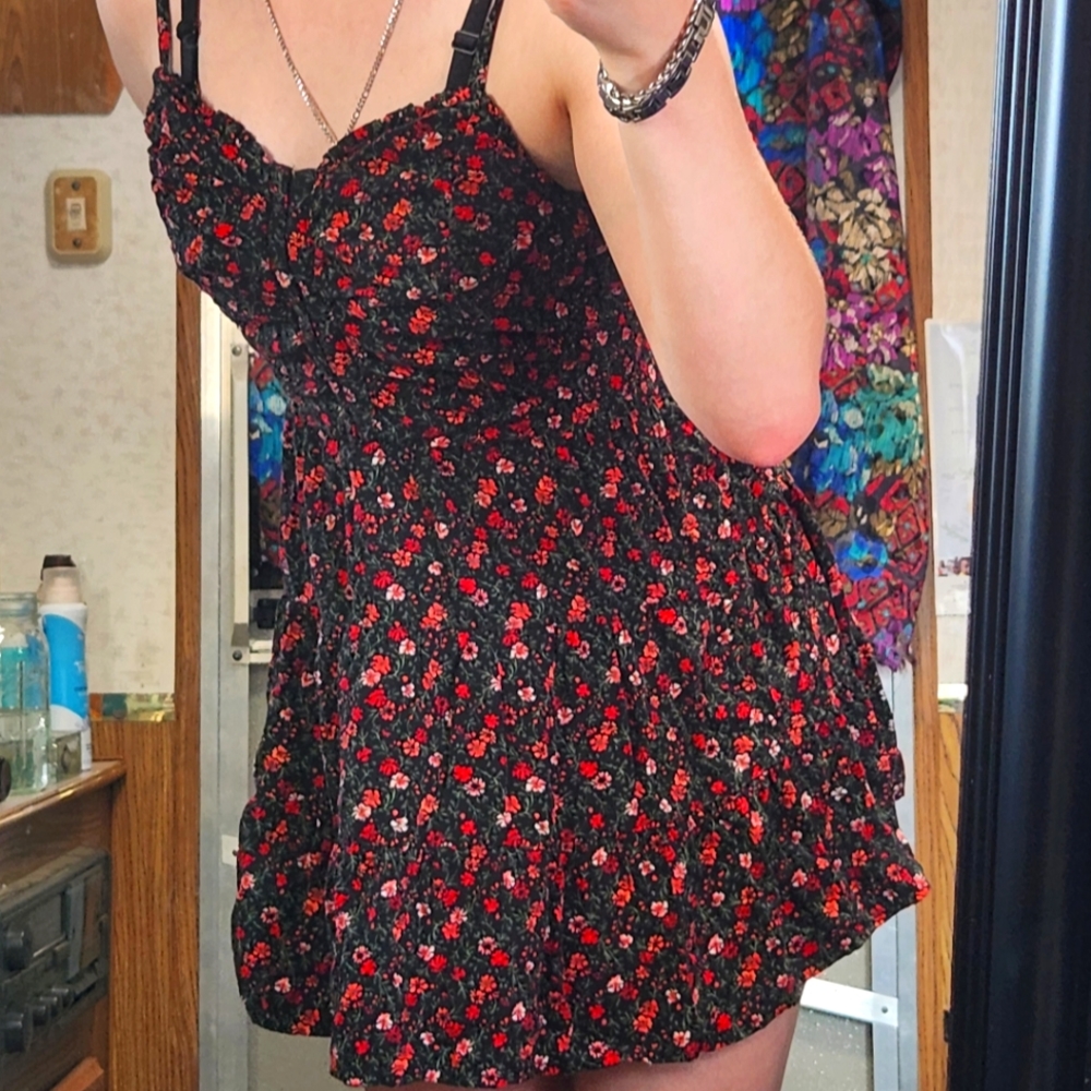 RED FLORAL DRESS🌹 - Picture 3 of 6